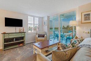 Condo (Beach & Tennis 3202) | Living room
