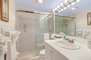 Condo (Beach & Tennis 3202) | Bathroom