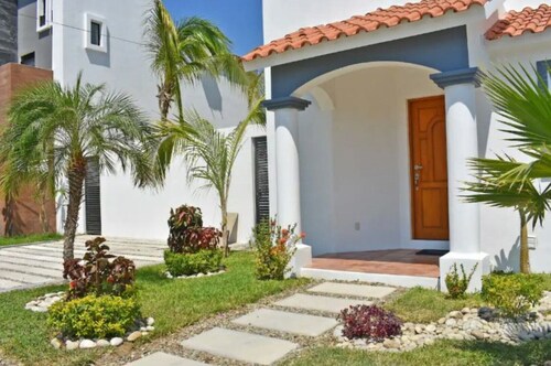Gorgeous & cozy house close to the beach & market.
