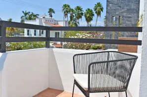 Property grounds - Gorgeous & cozy house close to the beach & market. (Crucecita)