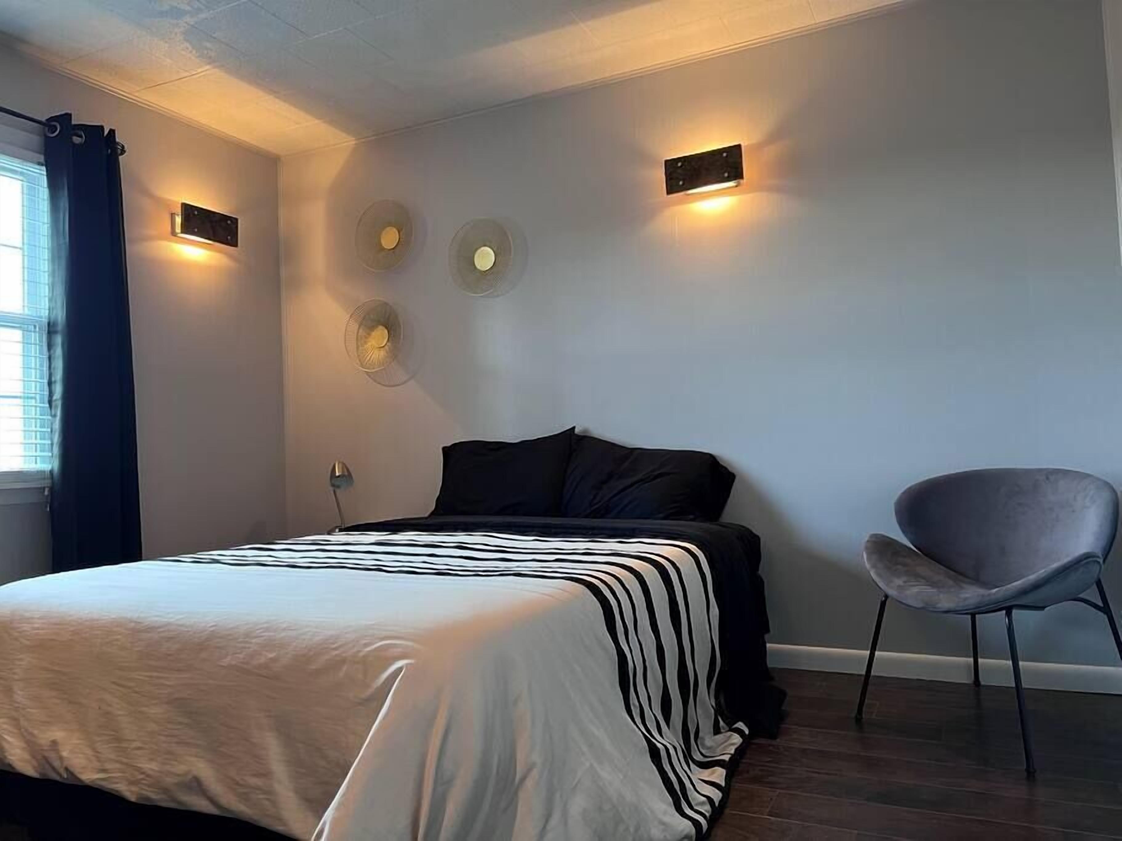 2 habitaciones, tabla de planchar con plancha, cuna de viaje y wifi 