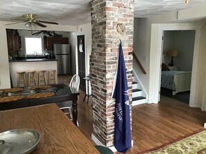 4 bedrooms, iron/ironing board, WiFi, bed sheets