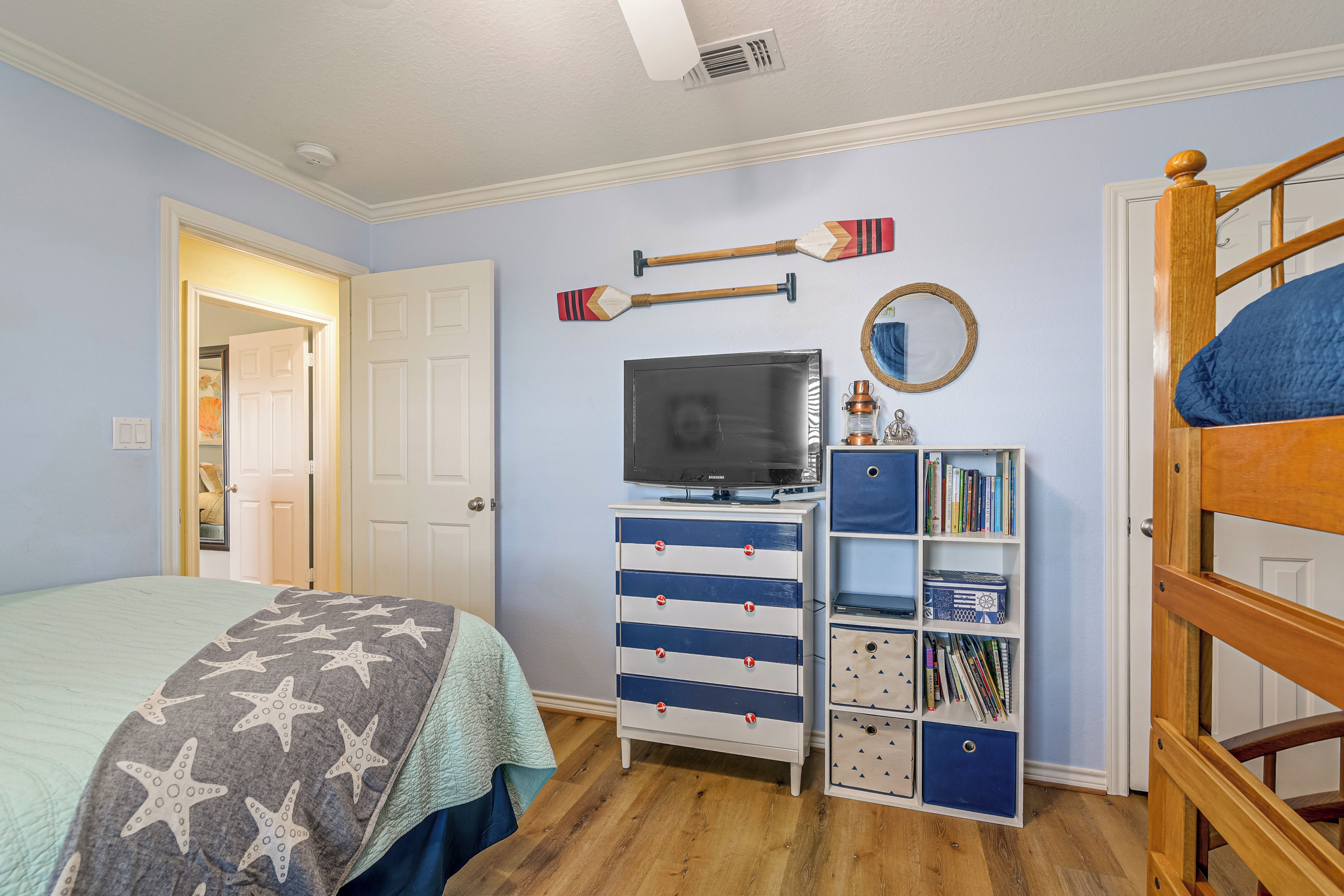 3 Schlafzimmer, Schreibtisch, Bügeleisen/Bügelbrett, Reisekinderbett