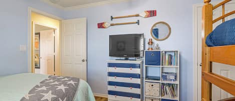 3 bedrooms, desk, iron/ironing board, travel crib