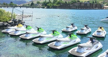 Spacious Lakeside Home: Walk to Beach, Wineries, and Downtown! Ample Parking!