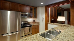 A kitchen with wooden cabinets, stainless steel appliances, granite countertops, and a sink. - 6/20 to 6/27 or 11/22 to 11/29, Four Seasons 3 BDRM, 3 Full Bath, Jackson Hole (Teton Village)