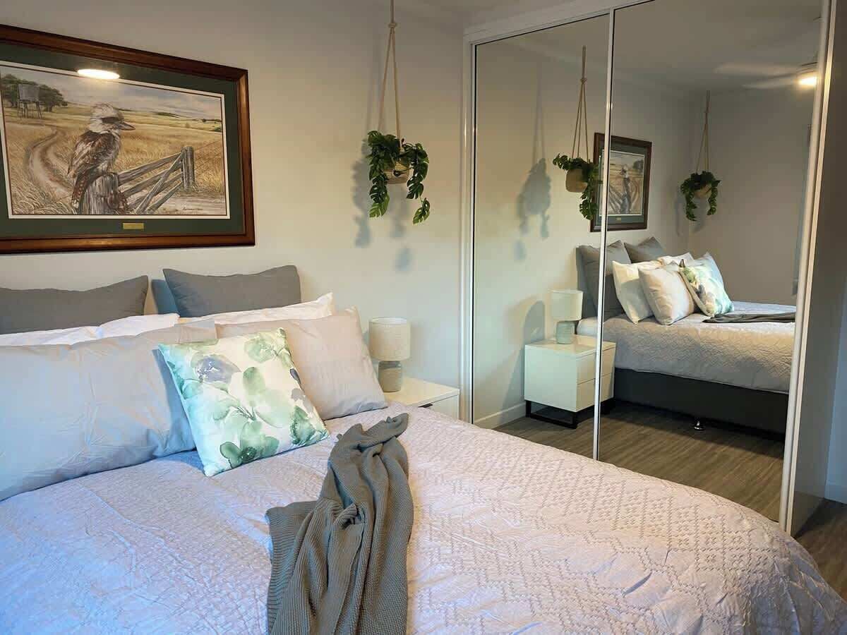 Enjoy the convenience of ample storage space with built-in wardrobes, perfect for keeping your belongings organized during your stay. For added comfort, you’ll find an extra blanket on the top shelf, ensuring you're cozy no matter the weather.