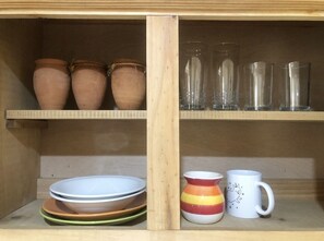 Fridge, oven, stovetop, coffee/tea maker