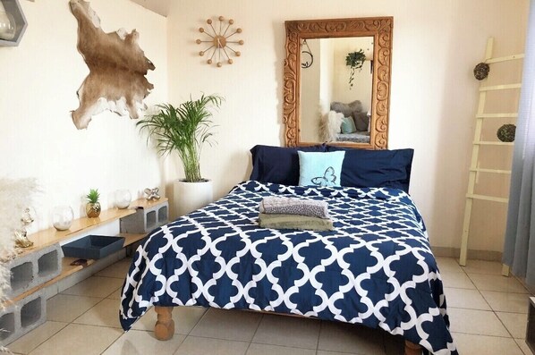 Iron/ironing board, free WiFi, bed sheets