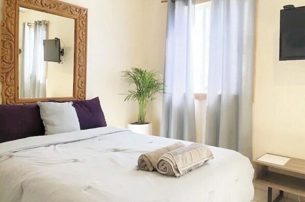 Iron/ironing board, free WiFi, bed sheets