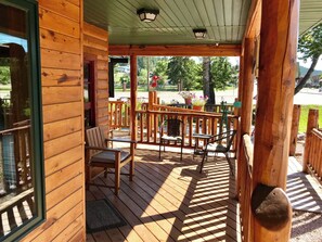 Terrace/patio - Mountain Peaks Inn, BEAR MOUNTAIN SUITE, Downtown Hill City (Hill City)