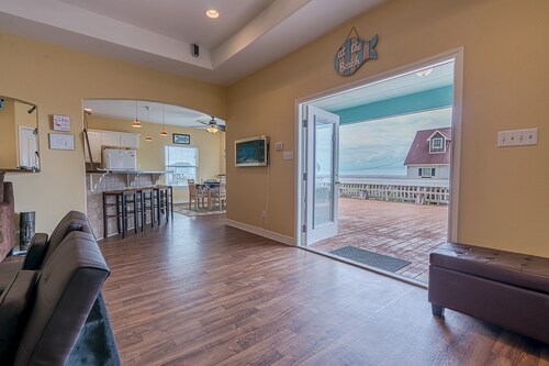 Stunning beach views-100 steps to beach-Huge deck