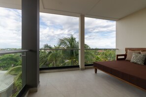 Interior - GOLD STANDARD | Pool Suite (San Pedro)