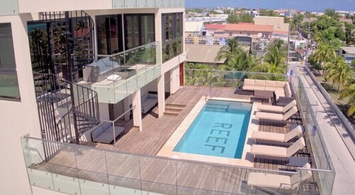 GOLD STANDARD | Pool Suite