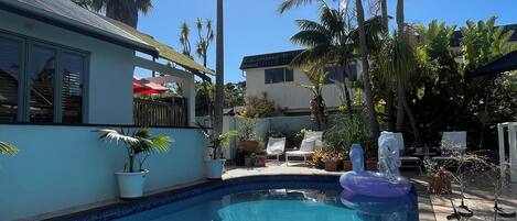 حمّام سباحة خارجي