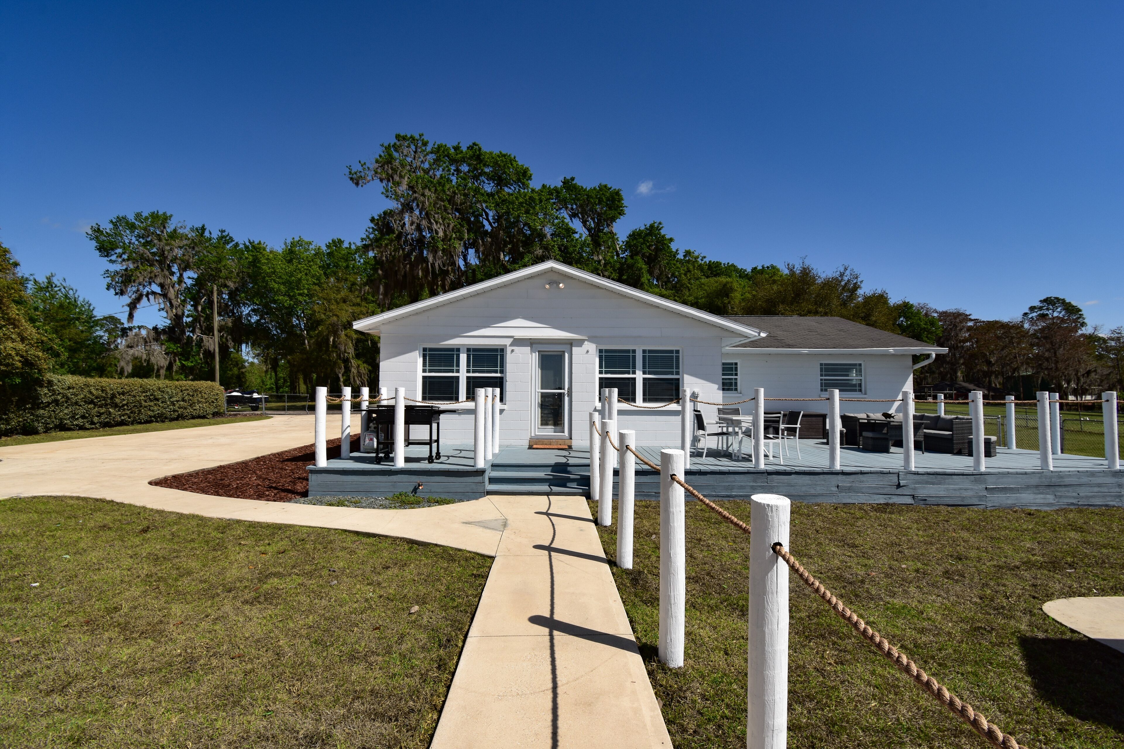 Lovely, Quaint Home on the Beautiful 822 Acre Hampton Lake