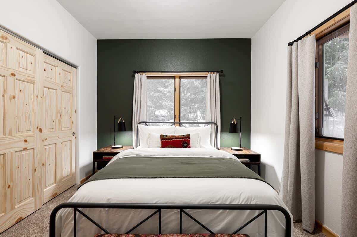 4 habitaciones, tabla de planchar con plancha, wifi y ropa de cama 