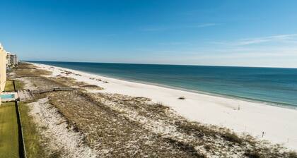 Gulf-front condo with pool & tennis court access, W/D, & AC