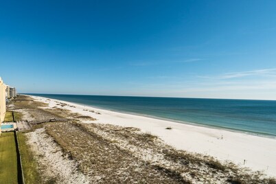 Gulf-front condo with pool & tennis court access, W/D, & AC