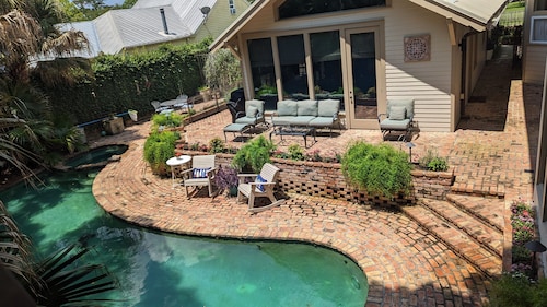 Coquille Cottage located in Historic Madisonville