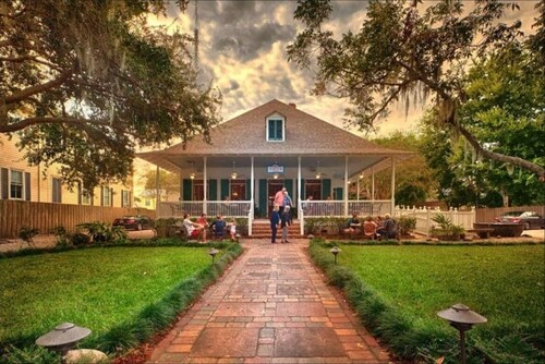 Coquille Cottage located in Historic Madisonville