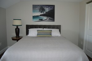 2 bedrooms, iron/ironing board, travel crib, free WiFi - Grafton Escape #2 - River views! Pool! Walking distance to bars/restaurants (Grafton)