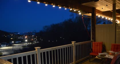 Grafton Escape #2 - River views! Pool! Walking distance to bars/restaurants