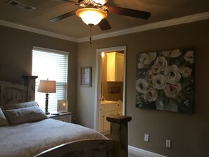 3 bedrooms, desk, iron/ironing board, travel cot