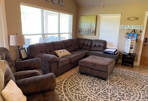 Smart TV, DVD player, books, stereo