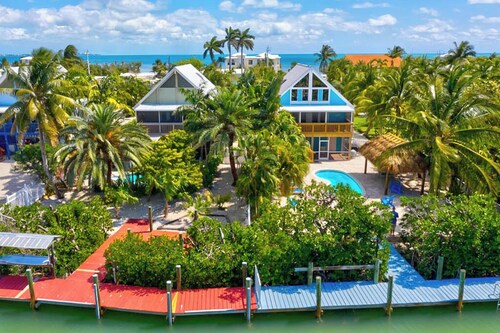 P77 - Sombrero Beach - Pool home offering 3 bedrooms, private pool and deep water dockage!