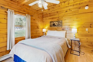 3 bedrooms, free Internet, bed sheets