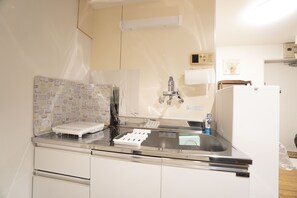 Basic Apartment, Non Smoking | Private kitchenette