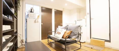 Basic Apartment, Non Smoking | Living area