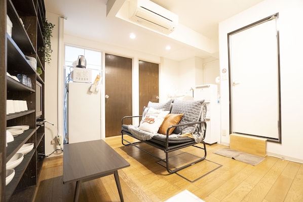 Basic Apartment, Non Smoking | Living area