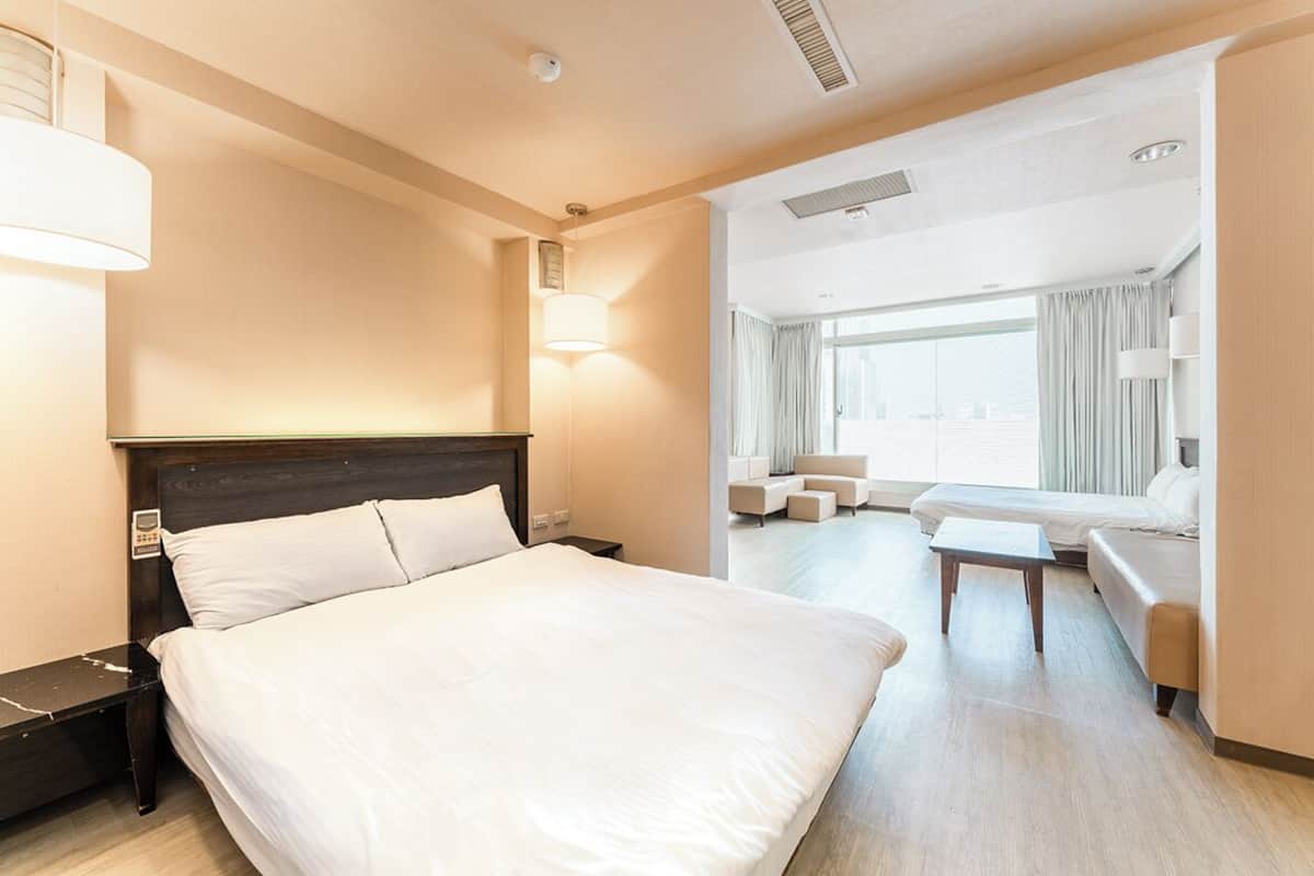 Family Suite | 1 bedroom, desk, laptop workspace, free WiFi