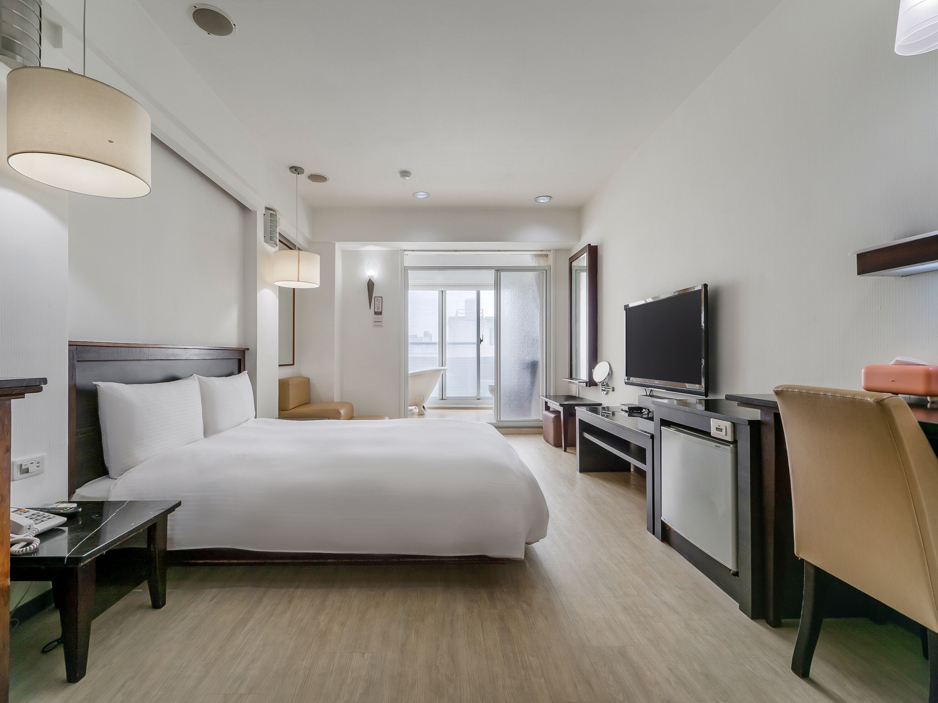 Desk, laptop workspace, free WiFi, bed sheets