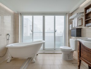 Classic Double Room | Bathroom