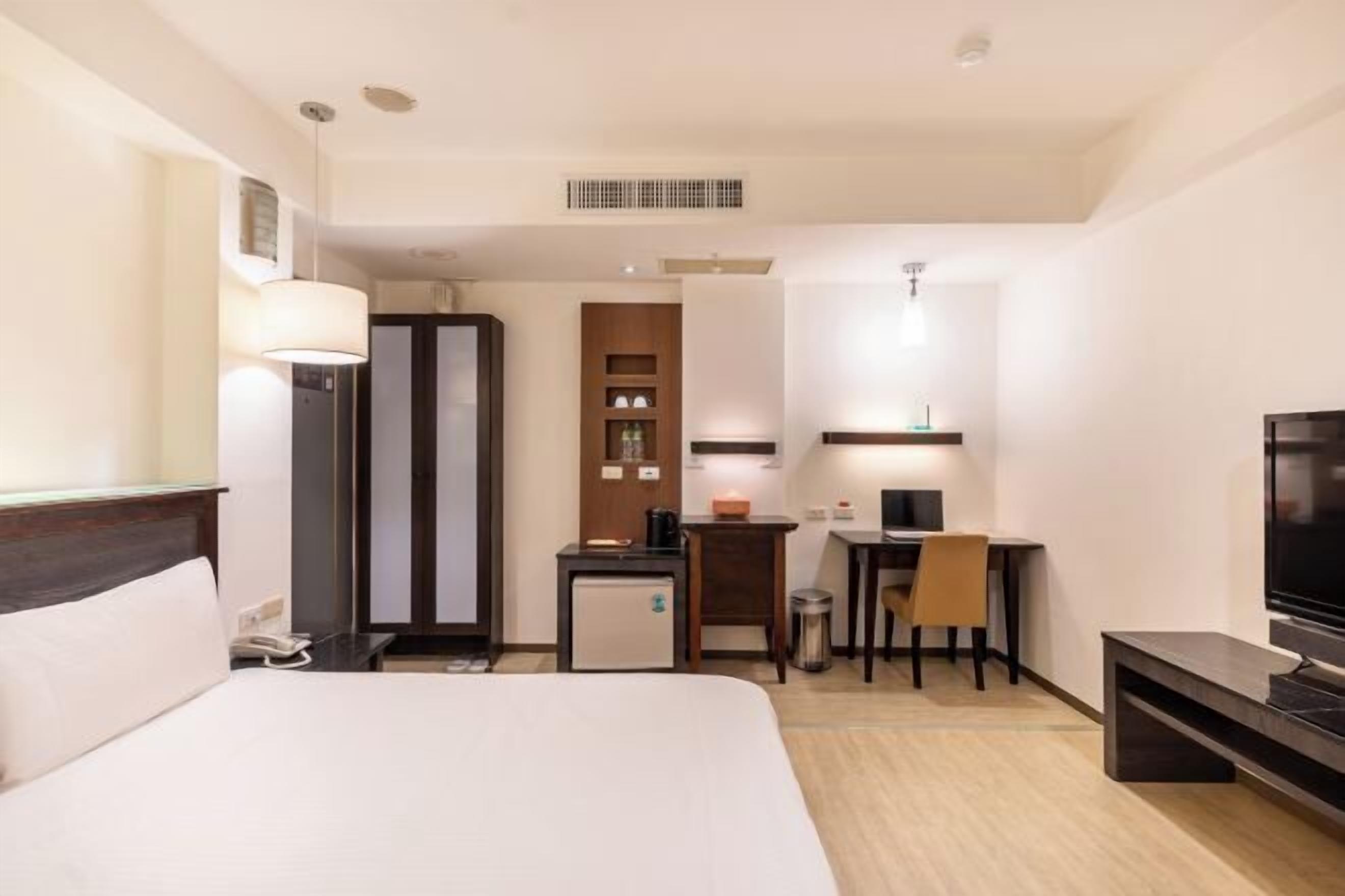 Desk, laptop workspace, free WiFi, bed sheets