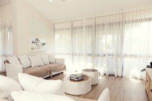 _NOOSA_APARTMENTS_002 - The Loft - 800m to Hastings St! (Noosa Heads)