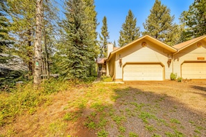 Exterior - Two-story home with high-speed WiFi and wood stove in great location (McCall)