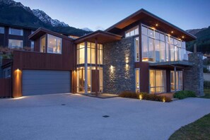 Exterior - Villa Matau | Gas Fire, Lake Views, A/C, BBQ (Queenstown)