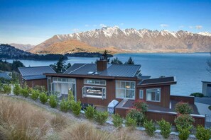 Exterior - Villa Matau | Gas Fire, Lake Views, A/C, BBQ (Queenstown)