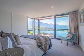 5 bedrooms, premium bedding, iron/ironing board, travel cot - Highlands Lodge – 5BR Luxury, Lake Views & BBQ (Queenstown)
