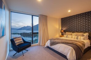 5 bedrooms, premium bedding, iron/ironing board, travel cot