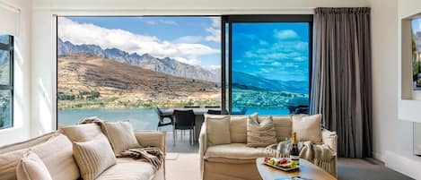 Fernseher, Kamin, Arbeitsbereiche