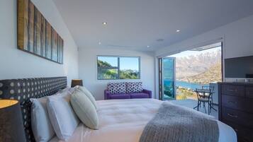 5 bedrooms, premium bedding, desk, iron/ironing board