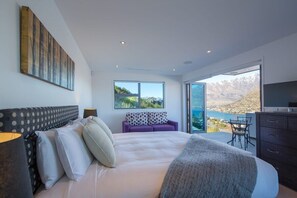 5 bedrooms, premium bedding, desk, iron/ironing board - Alpine Edge – Hot Tub, Fireplace, Remarkables View (Queenstown)