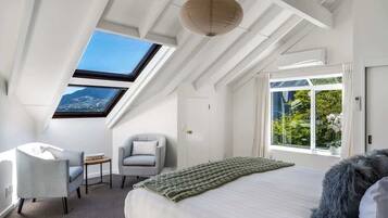3 bedrooms, premium bedding, iron/ironing board, WiFi