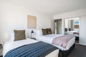 3 bedrooms, premium bedding, desk, iron/ironing board