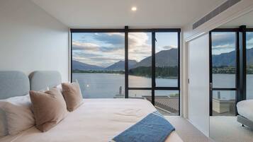 4 bedrooms, premium bedding, desk, iron/ironing board